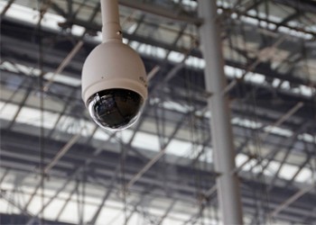 Como é feita a instalação de câmeras de segurança?  